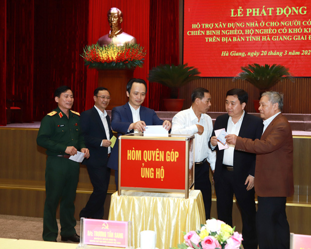 Hà Giang: Hơn 100 doanh nghiệp dự lễ phát động hỗ trợ xây dựng nhà ở cho hộ khó khăn, cựu chiến binh nghèo - Ảnh 7.