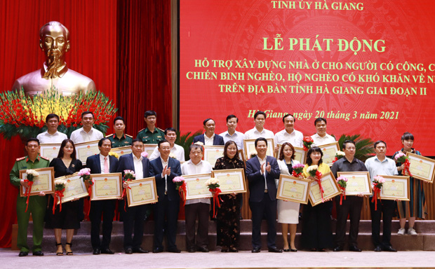 Hà Giang: Hơn 100 doanh nghiệp dự lễ phát động hỗ trợ xây dựng nhà ở cho hộ khó khăn, cựu chiến binh nghèo - Ảnh 11.