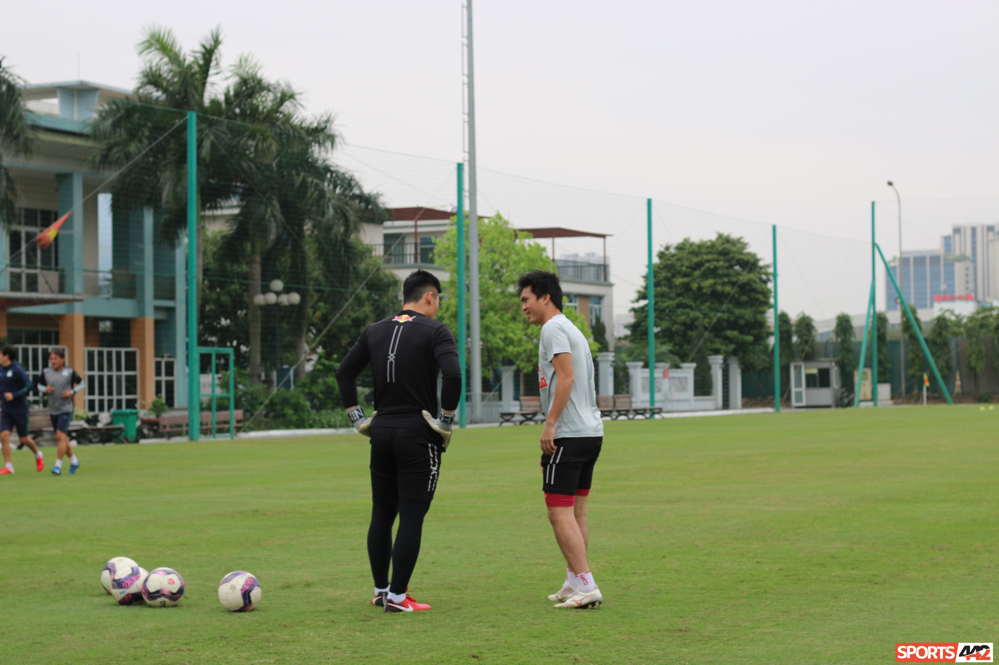 &quot;Ronaldinho Việt Nam&quot; chấn thương, HLV Kiatisak làm điều đặc biệt - Ảnh 1.