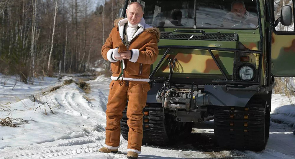Ông Putin mang theo vali hạt nhân khi đi nghỉ trong rừng Taiga như thế nào? - Ảnh 1.