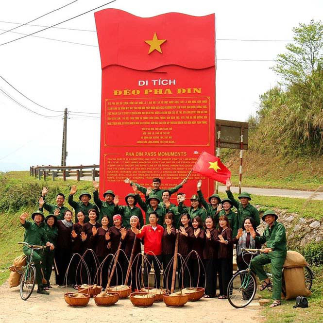 Vé máy bay tăng “chóng mặt” khách du lịch chuyển hướng tự lái xe khám phá cung đường Đông - Tây Bắc - Ảnh 3.