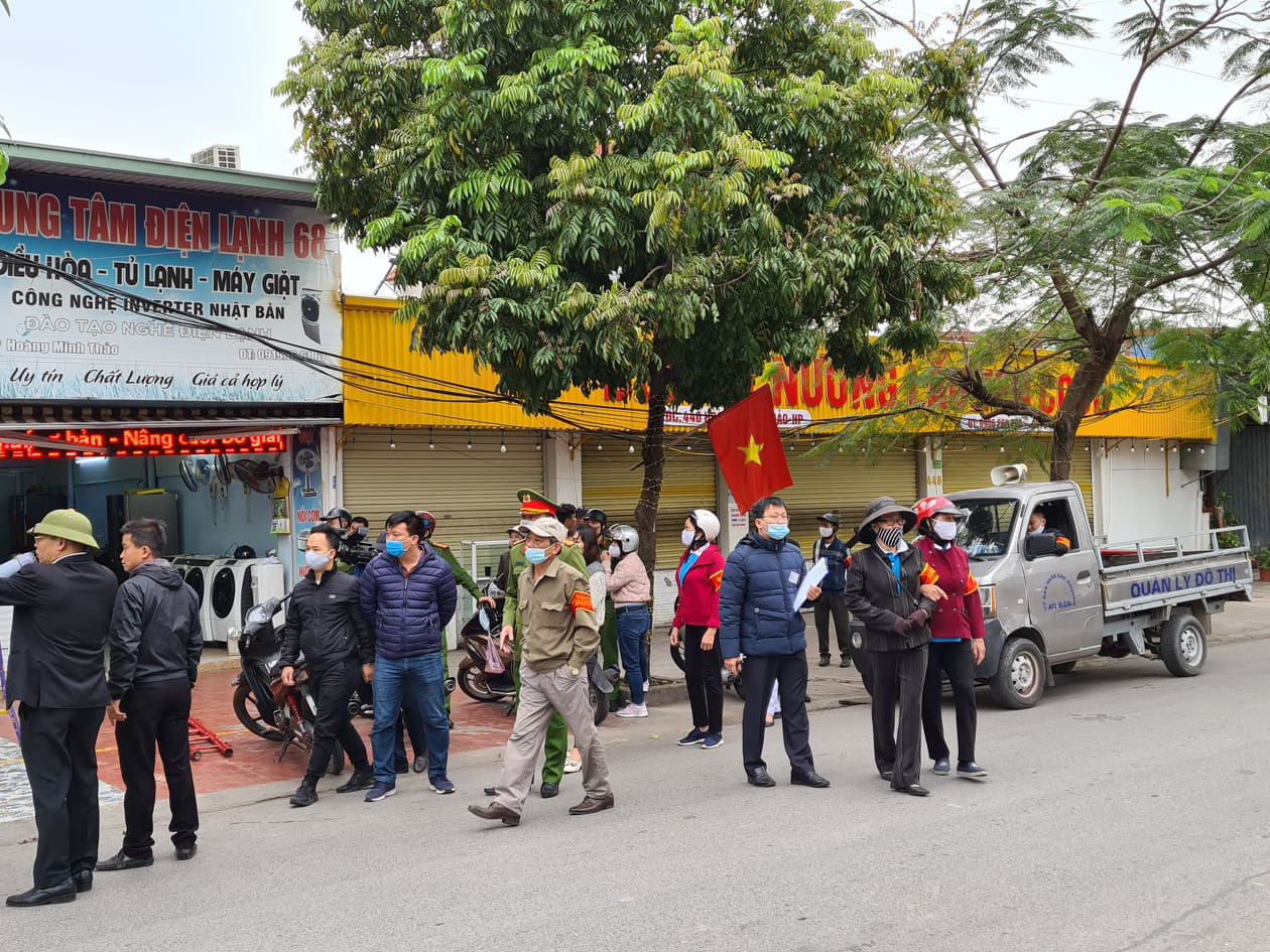 Hải Phòng: Sau phản ánh của Dân Việt vỉa hè đường Hoàng Minh Thảo (chợ Hàng) đã trở nên sạch sẽ thông thoáng - Ảnh 3.