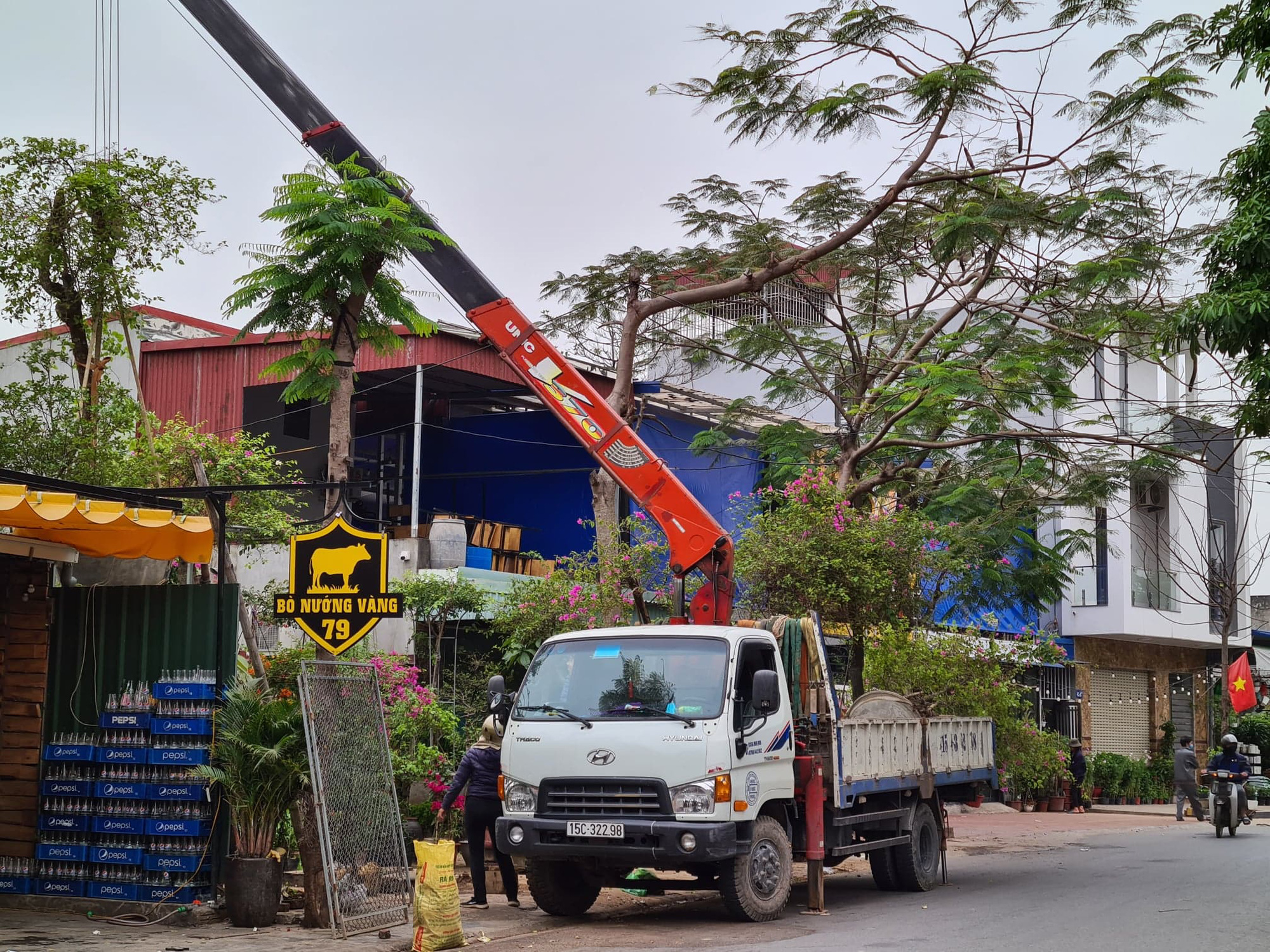 Hải Phòng: Sau phản ánh của Dân Việt vỉa hè đường Hoàng Minh Thảo (chợ Hàng) đã trở nên sạch sẽ thông thoáng - Ảnh 5.