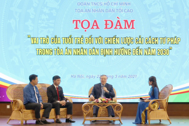Ủy viên Bộ Chính trị Nguyễn Hòa Bình đối thoại với tuổi trẻ Tòa Tối cao - Ảnh 1.