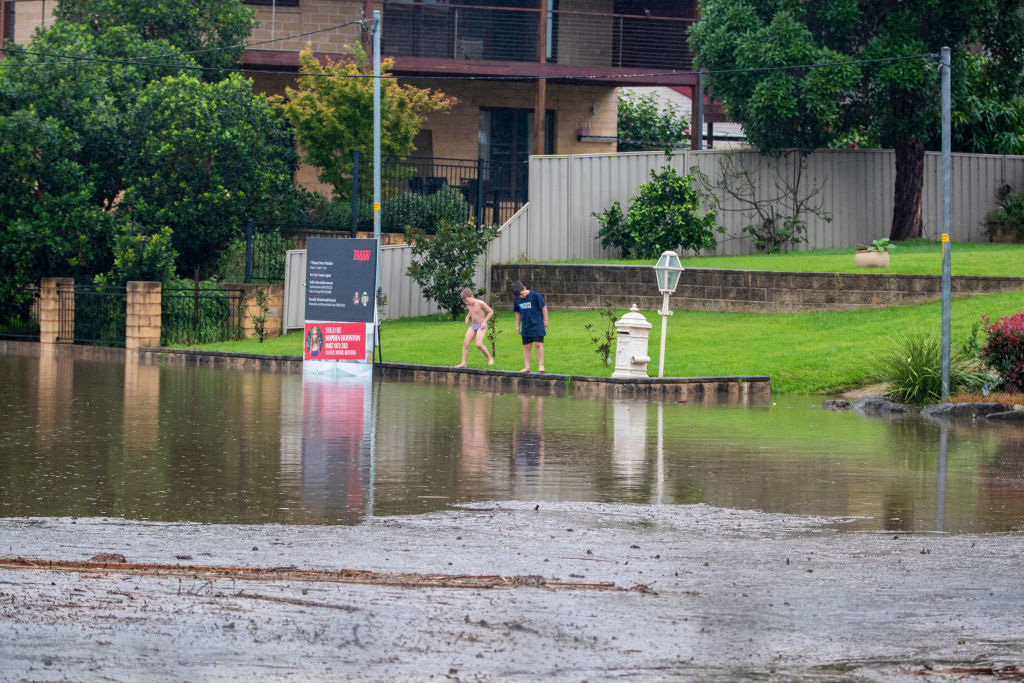 Trận lũ lụt tồi tệ nhất trong vòng 50 năm đang diễn ra tại Úc - Ảnh 2.