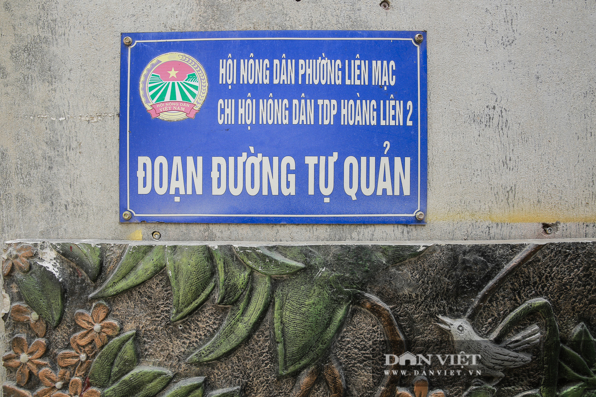 Đường làng “thay áo mới” bằng những tác phẩm nghệ thuật làm từ đồ phế thải  - Ảnh 3.