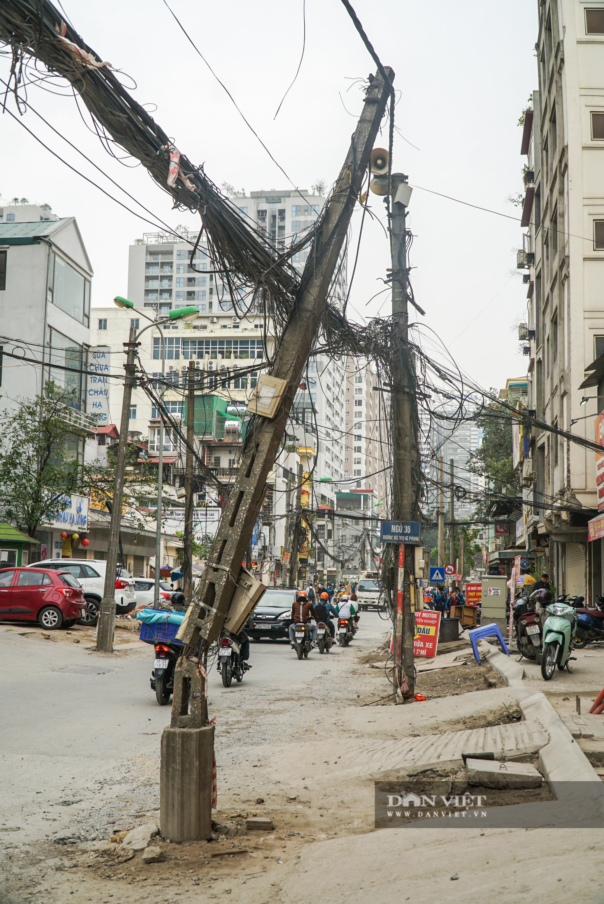 Đường Vũ Trọng Phụng ngổn ngang, nhiều tháng không thấy công nhân thi công - Ảnh 11.