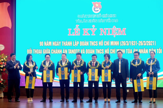 Ủy viên Bộ Chính trị Nguyễn Hòa Bình đối thoại với tuổi trẻ Tòa Tối cao - Ảnh 2.