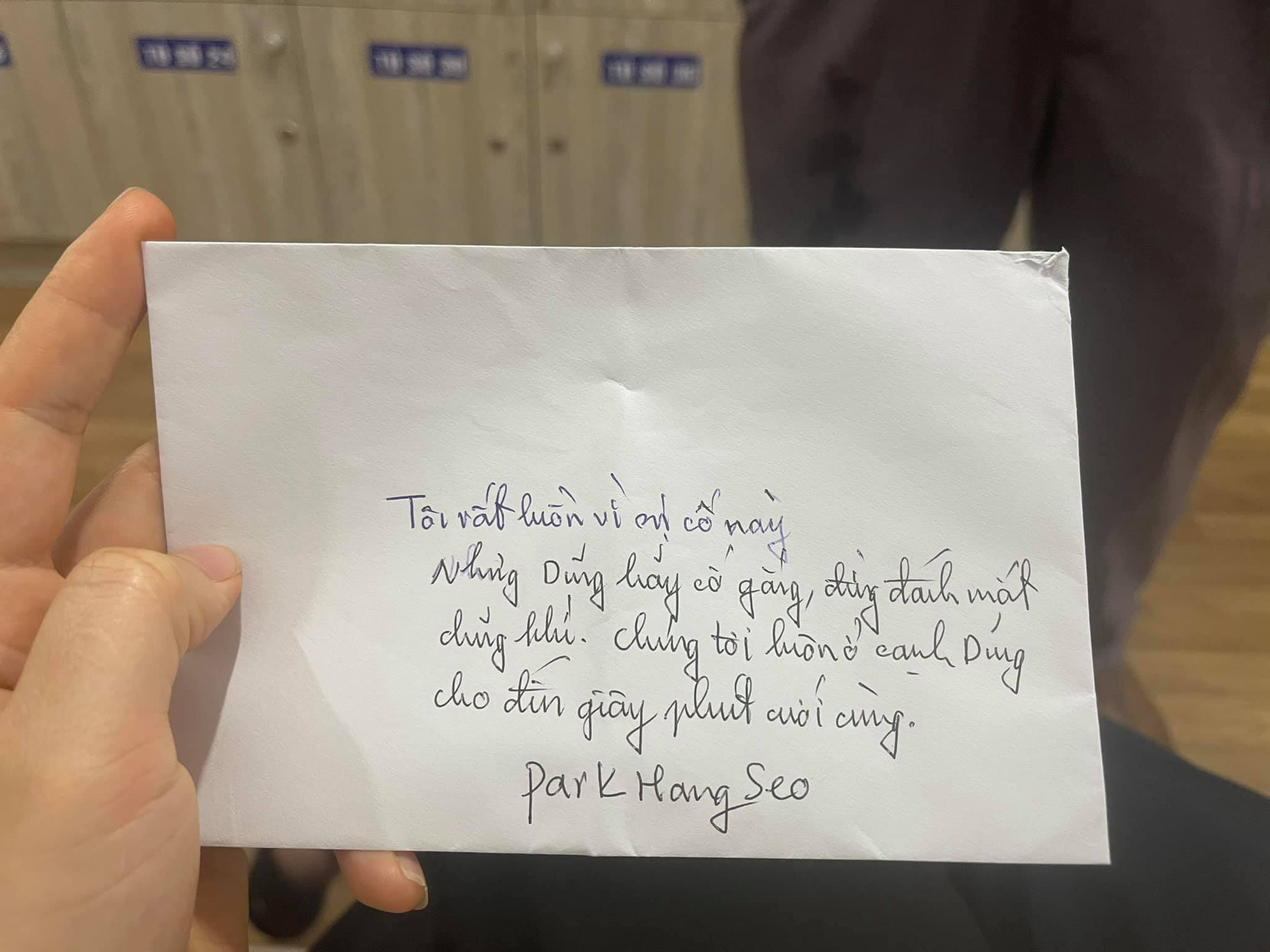 Thầy Park gửi thư tay xúc động cho Hùng Dũng: &quot;Tôi thật sự rất buồn&quot; - Ảnh 1.