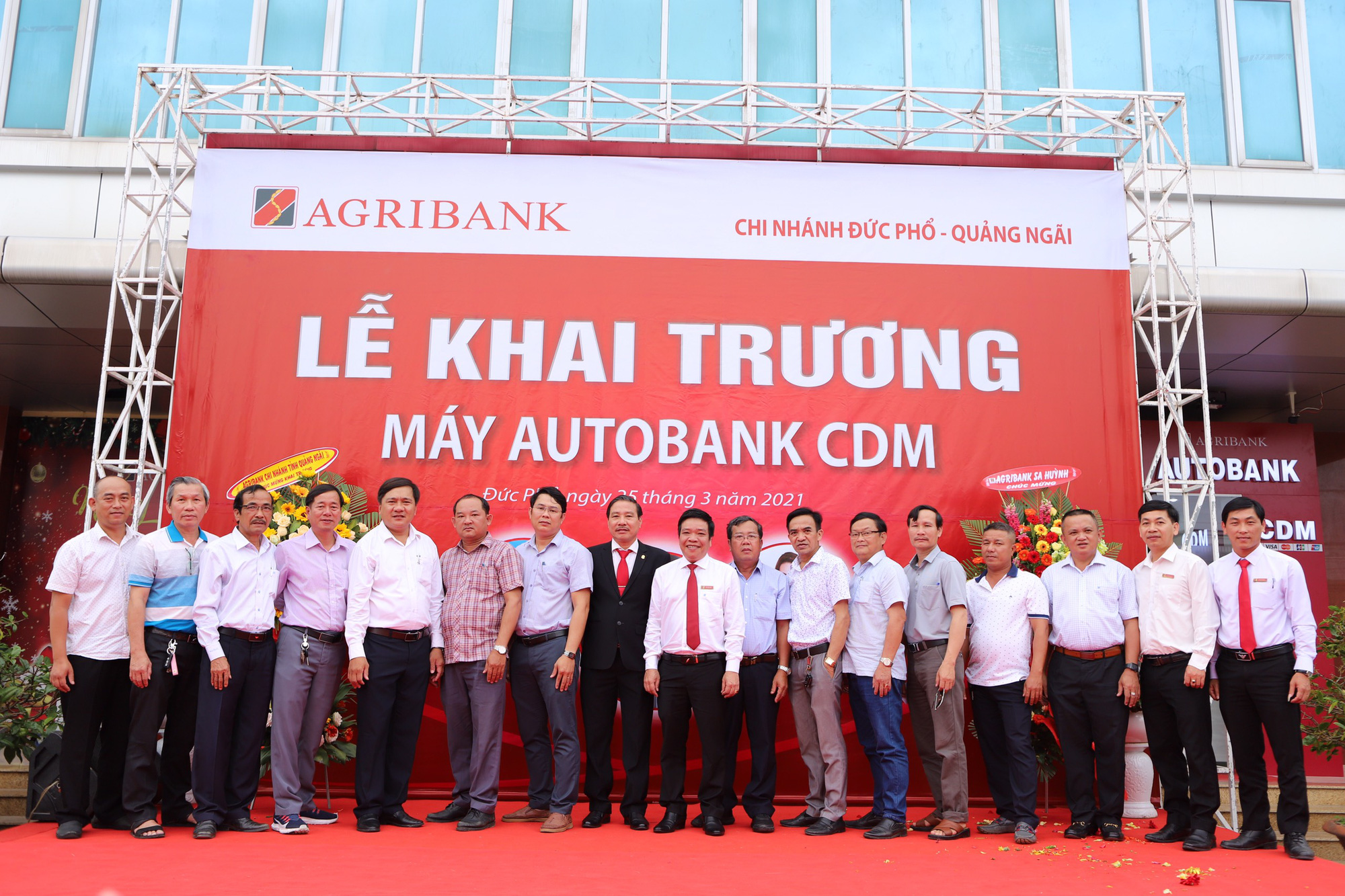 Agribank Quảng Ngãi: Khai trương điểm giao dịch ngân hàng tự động AutoBank CDM - Ảnh 3.
