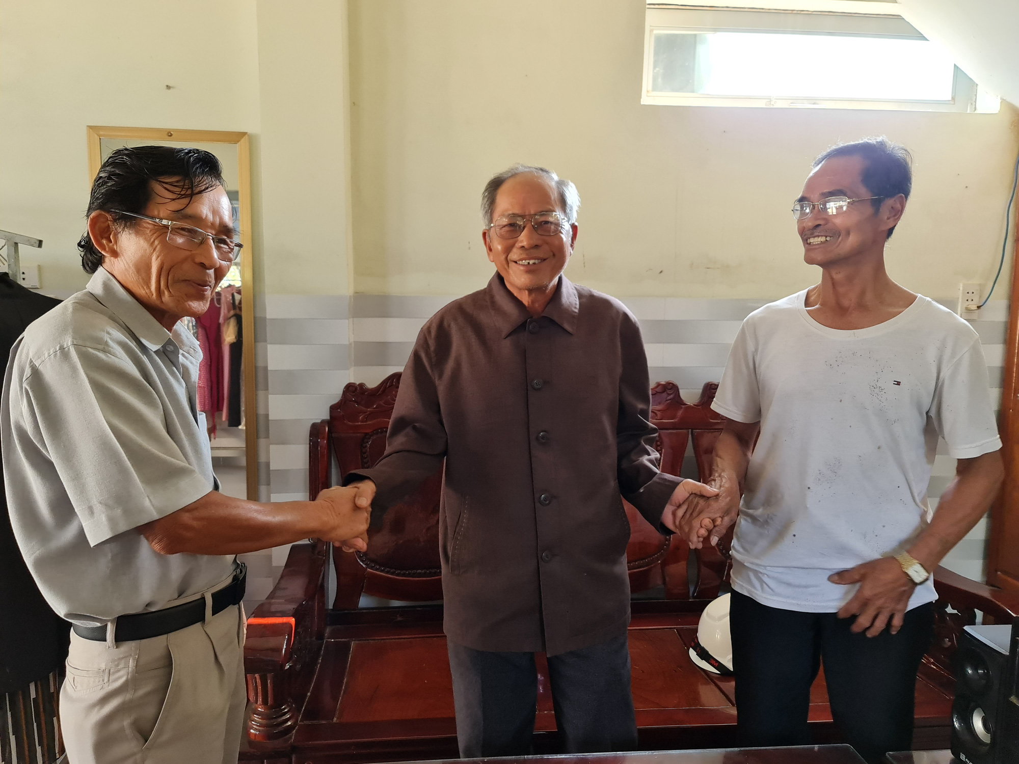 Người dân Quảng Nam đặt niềm tin và hy vọng vào lão nông ứng cử đại biểu Quốc hội   - Ảnh 1.