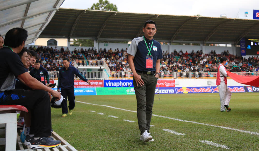 Mâu thuẫn Kiatisak - Lee Nguyễn gây sốc V.League một thời: Đâu là sự thật? - Ảnh 2.