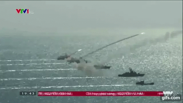 Khoảnh khắc nhiều tàu tên lửa Hải quân Việt Nam đồng loạt khai hỏa, mục tiêu tan nát - Ảnh 3.