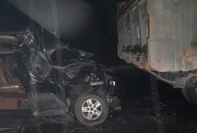 Thái Nguyên: Xe limousine tông ô tô tải khiến 5 người thương vong - Ảnh 1.