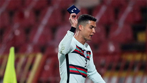 Ronaldo nói gì sau hành động ném băng đội trưởng? - Ảnh 2.