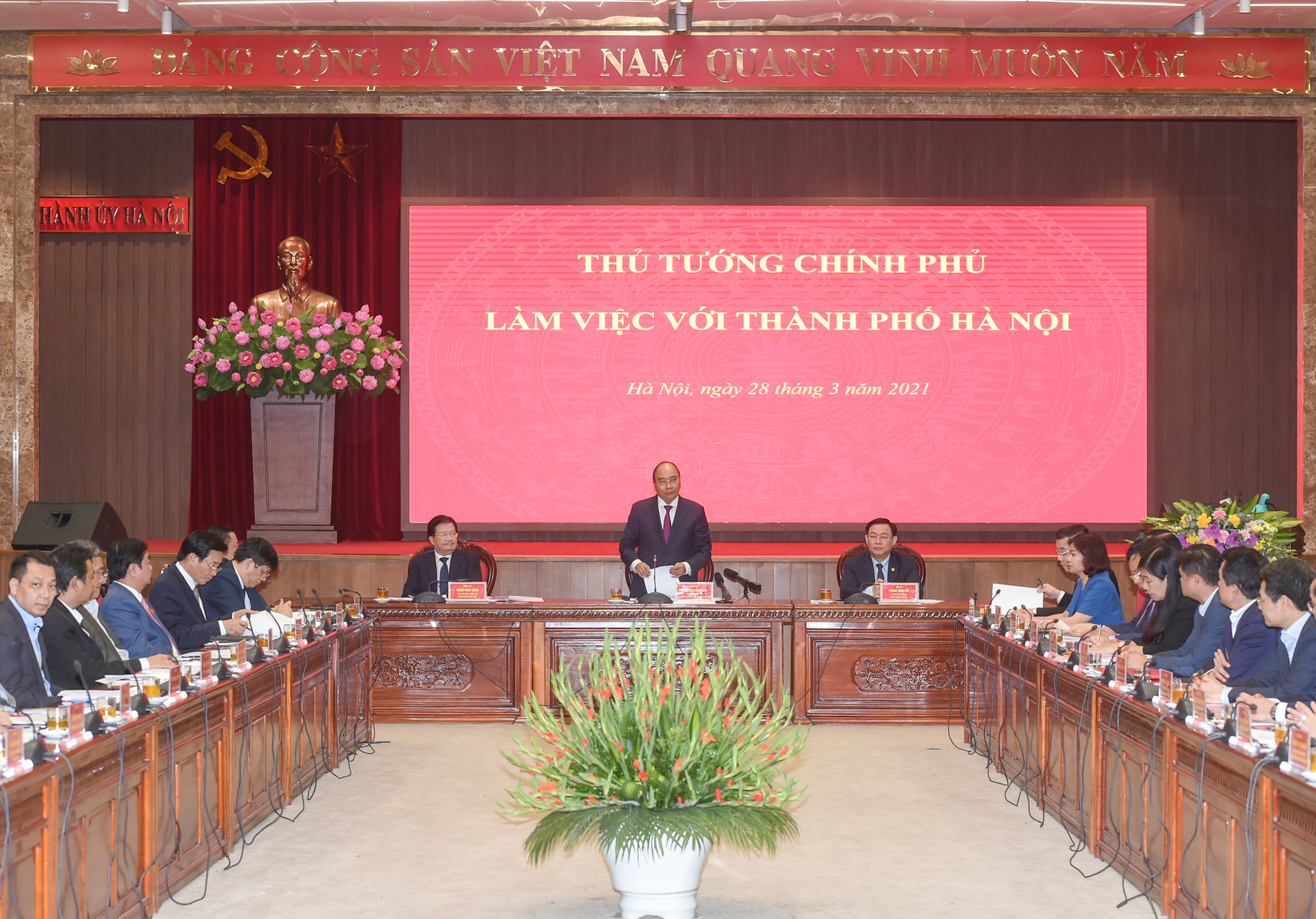Nhắc đến TP.HCM, Đà Nẵng, Hải Phòng, Thủ tướng hỏi Hà Nội có mô hình nào để đóng góp vào sự tăng trưởng? - Ảnh 2.