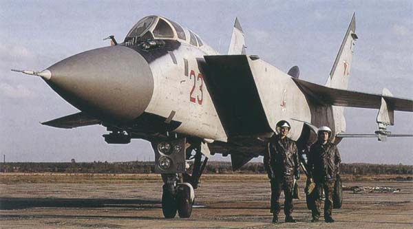 [ẢNH] Giải mật vụ 100 máy bay Liên Xô suýt tấn công hạt nhân NATO - Ảnh 10.