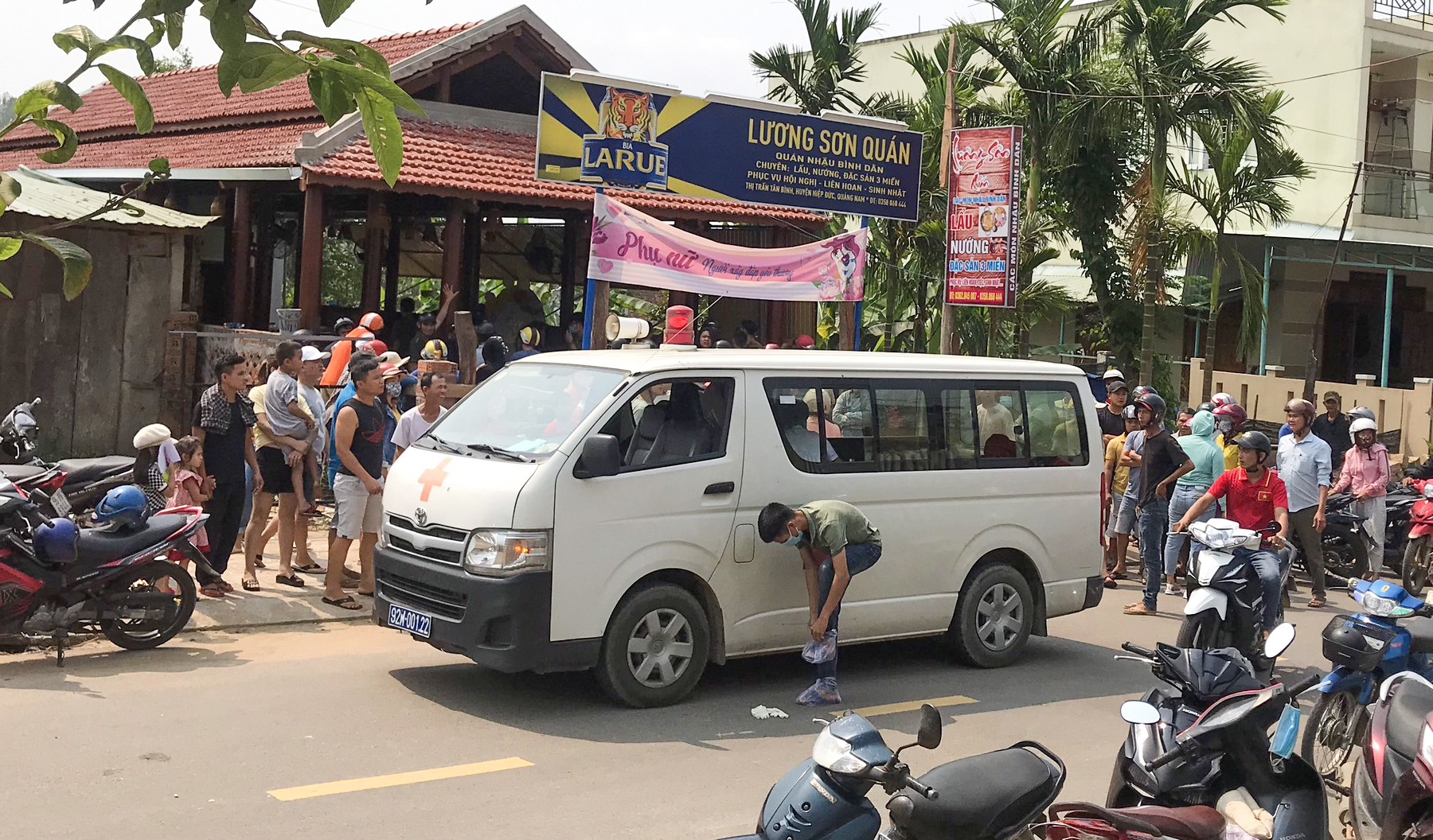 Người phụ nữ kể giây phút kinh hoàng lúc bị chồng cũ chém vào đầu, làm đầu bếp tử vong - Ảnh 1.