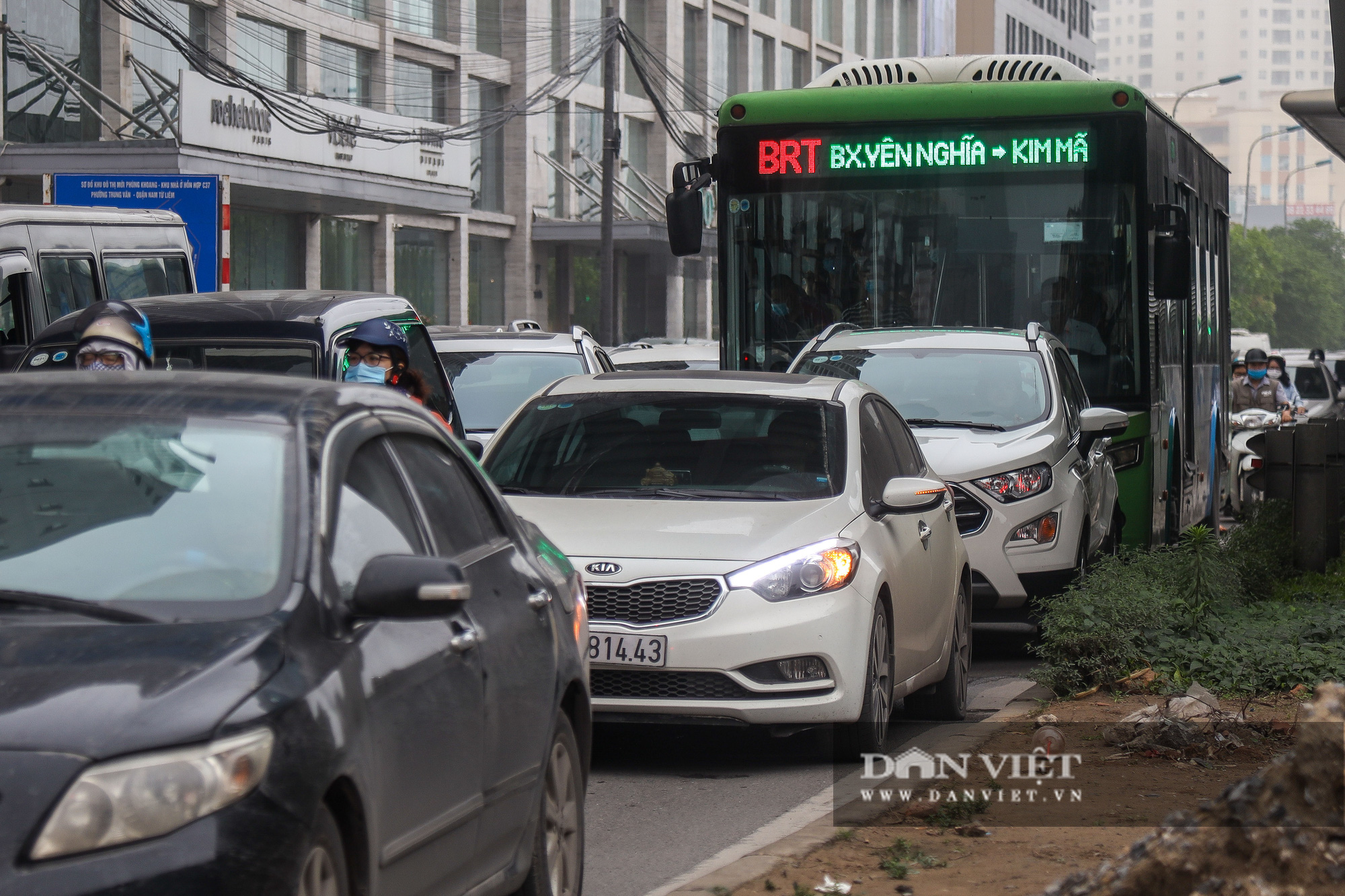 Xe buýt nhanh BRT &quot;nhảy&quot; sang làn xe thường, bỏ đường ưu tiên - Ảnh 5.