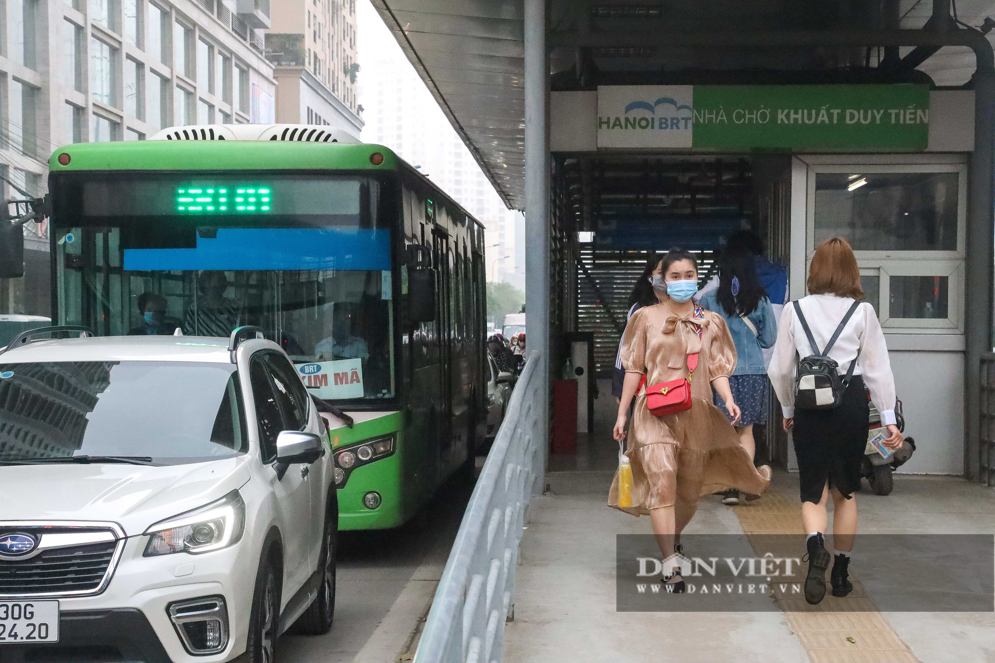 Xe buýt nhanh BRT &quot;nhảy&quot; sang làn xe thường, bỏ đường ưu tiên - Ảnh 11.