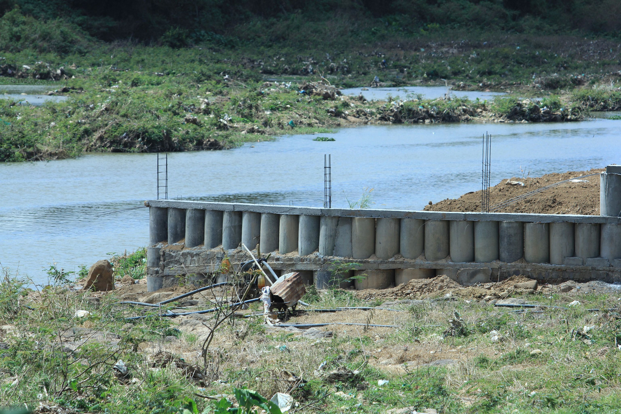 Lâm Đồng: Kiểm tra, xử lý nghiêm hành vi lấn chiếm hành lang bảo vệ sông Đa Nhim - Ảnh 2.
