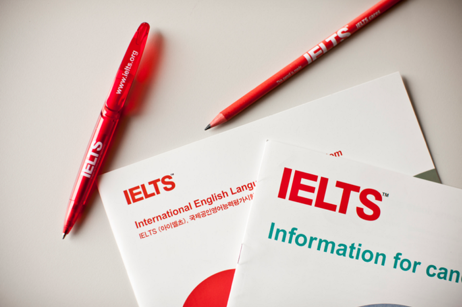 Những đại học tuyển thẳng thí sinh có chứng chỉ IELTS - Ảnh 1.