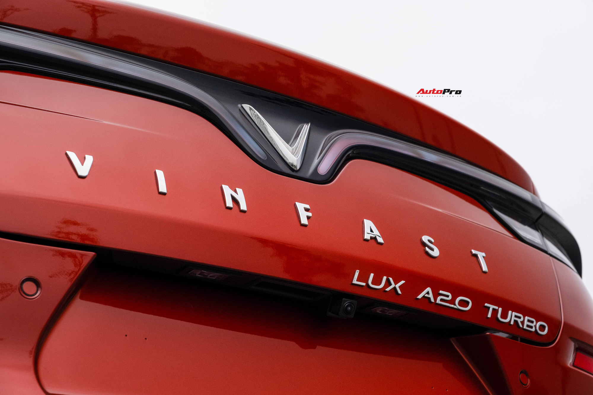 Vừa mua VinFast Lux A2.0 bản full , chủ xe chưa đi đăng kí đã bán với giá rẻ hơn Toyota Camry - Ảnh 3.