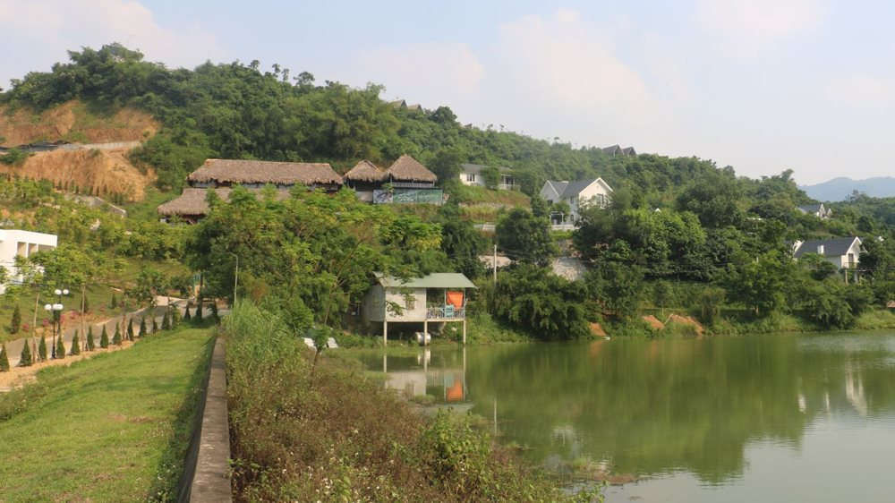 Hòa Bình: &quot;Xà xẻo&quot; đất nông lâm trường, hàng loạt dự án du lịch nghỉ dưỡng vi phạm - Ảnh 3.