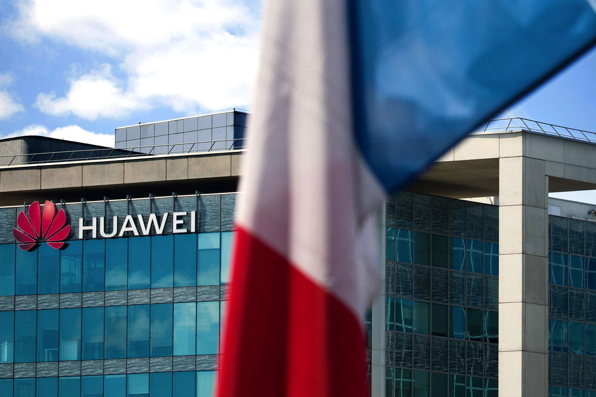 Cũng vào tháng 10/2020, các nhà lập pháp ở Anh đã thúc giục nước này đẩy nhanh việc loại bỏ thiết bị của Huawei khỏi cơ sở hạ tầng di động 5G của mình, khi cho rằng Huawei đã thông đồng với chính phủ Trung Quốc. Ảnh: @Pixabay.
