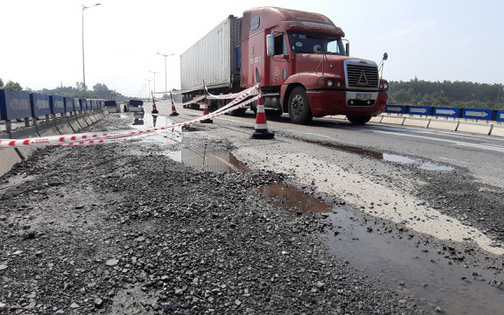 Cao tốc Đà Nẵng - Quảng Ngãi nguy cơ xuống cấp do xe quá tải 