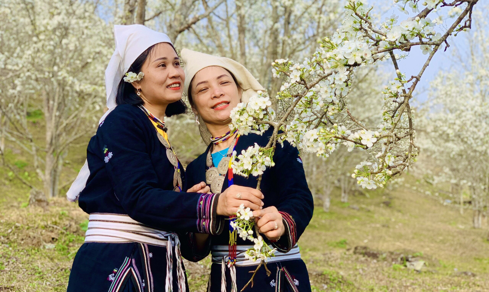 Tuyên Quang: Bất ngờ giữa núi rừng, xuất hiện dải “pha lê” khổng lồ, ai thấy cũng phải ngất ngây - Ảnh 2.