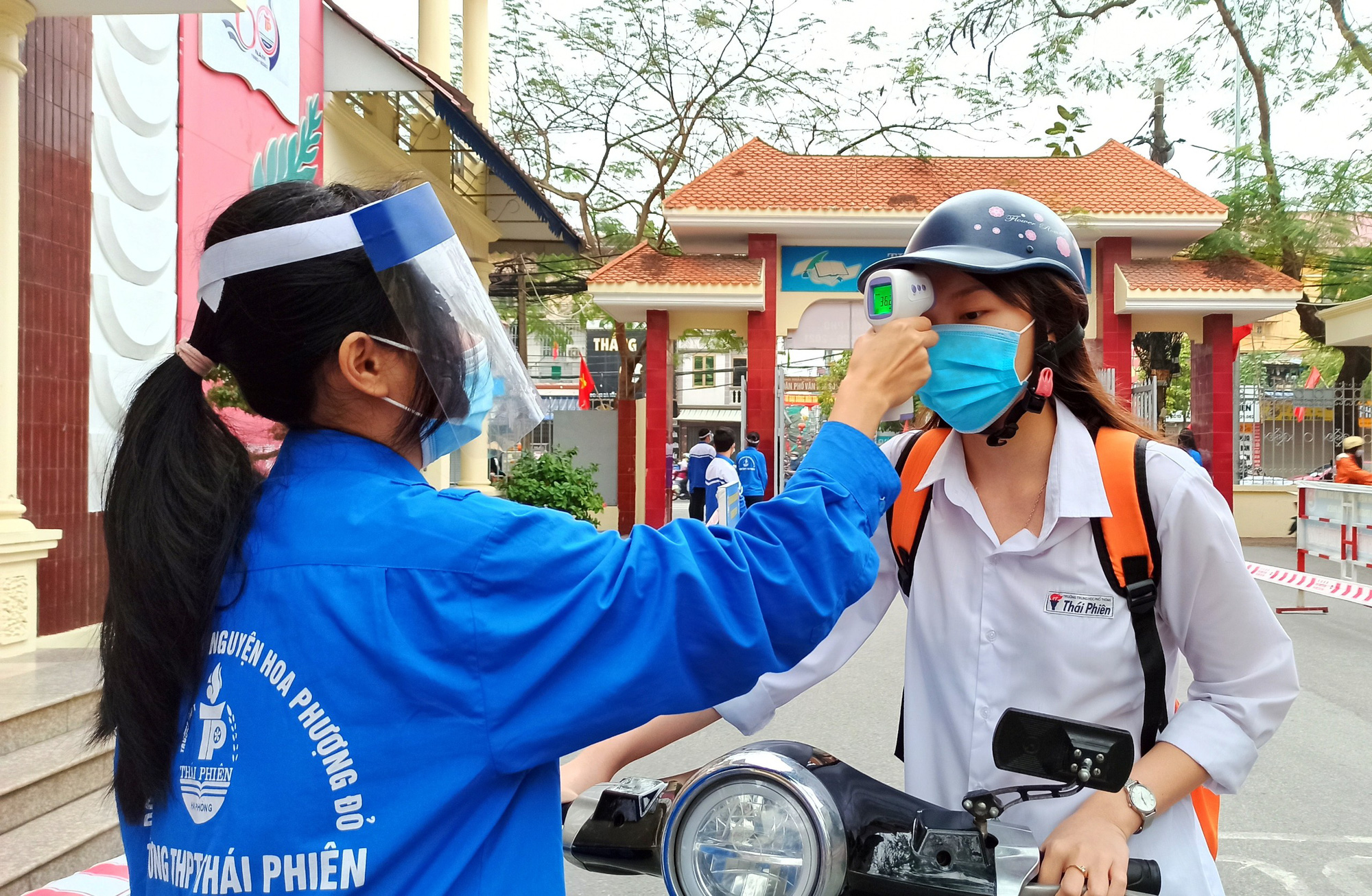 Hải Phòng: Học sinh phấn khởi quay trở lại trường sau kì nghỉ Tết kéo dài - Ảnh 4.