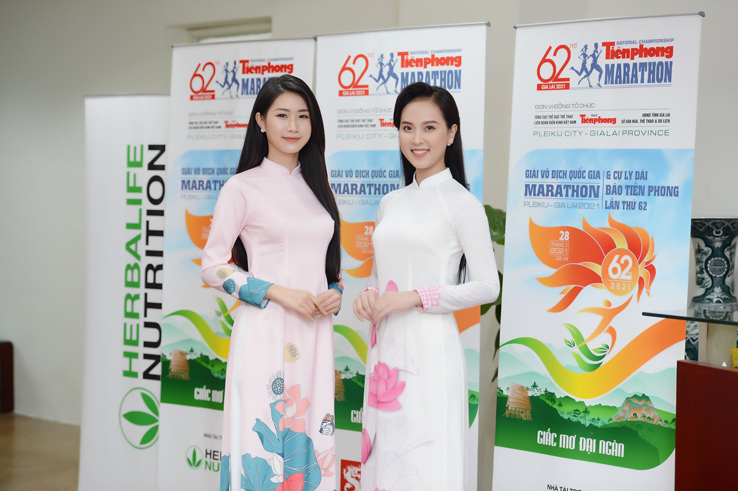 Hoa hậu Đỗ Mỹ Linh đẹp giản dị dự Tiền Phong Marathon  2021 - Ảnh 14.