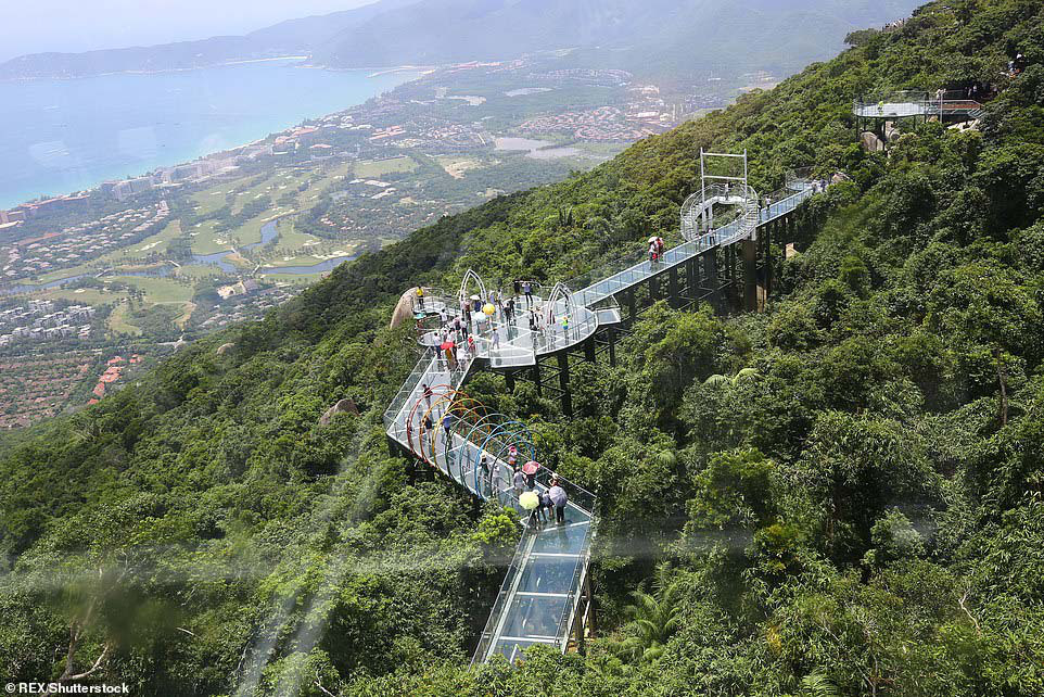 Những cây cầu kính ở Trung Quốc khiến du khách “thót tim” - Ảnh 7.