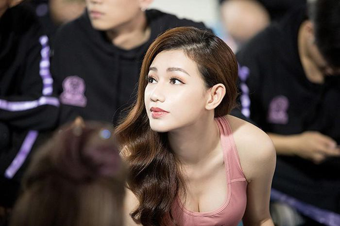 MC Quỳnh Chi: Từ hot girl xinh đẹp đến &quot;cô giáo Thảo&quot; quyến rũ, lẻ bóng ở tuổi 31 - Ảnh 2.