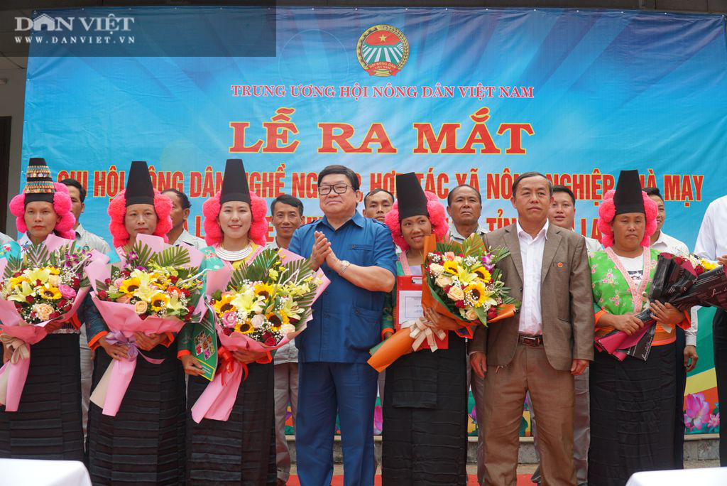 Chủ tịch Hội Nông dân Việt Nam dự lễ ra mắt chi hội ND nghề nghiệp ở xã đặc biệt khó khăn tại Sơn La - Ảnh 1.