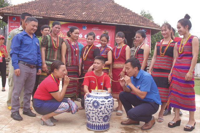 Kon Tum: Chiêm ngưỡng ngôi làng, nơi một tiếng gà gáy cả 3 nước đều nghe - Ảnh 3.