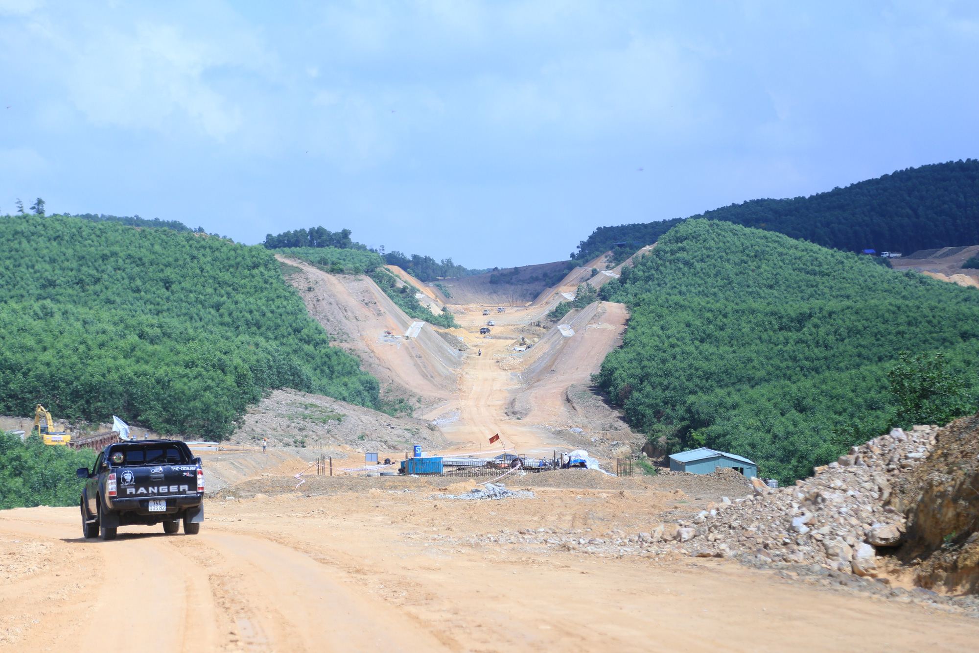 Tháng 4 Quảng Trị, xuyên rừng ngắm cung đường gần 8 ngàn tỷ những ngày tăng tốc - Ảnh 5.