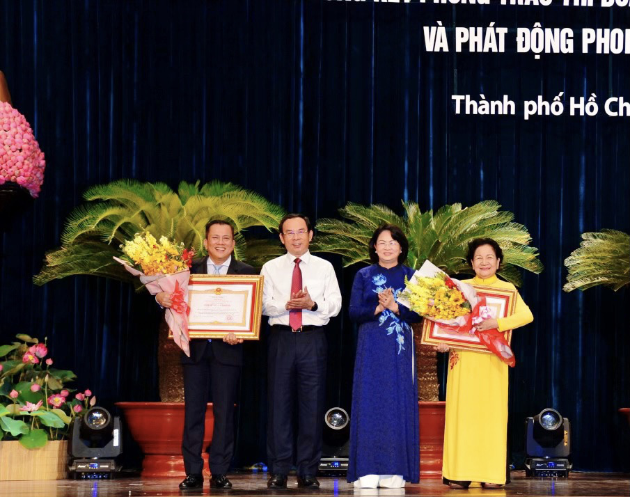 Nông dân Phạm Thị Huân đón nhận danh hiệu Anh hùng Lao động thời kỳ đổi mới - Ảnh 2.