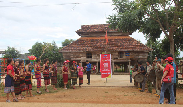 Kon Tum: Chiêm ngưỡng ngôi làng, nơi một tiếng gà gáy cả 3 nước đều nghe - Ảnh 3.