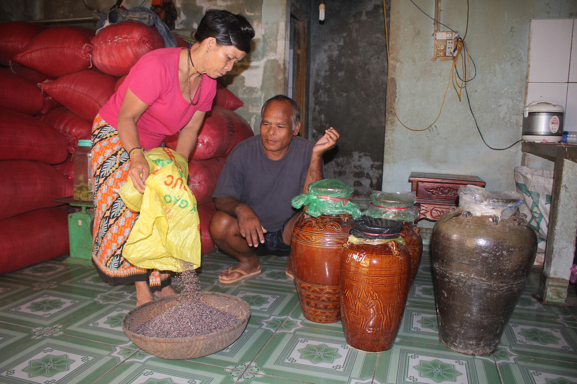 Kon Tum: Chiêm ngưỡng ngôi làng, nơi một tiếng gà gáy cả 3 nước đều nghe - Ảnh 8.