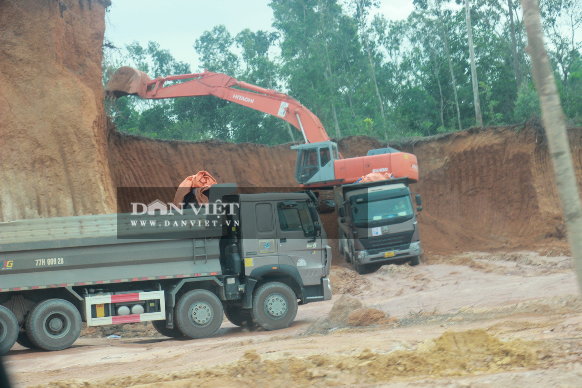 Bình Định: Đoàn xe hổ vồ &quot;siêu tải&quot; Bá Sanh Đường tung hoành - Ảnh 3.