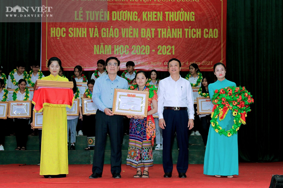 Nghệ An: Nghị lực vượt khó của cô học trò nghèo có bố mẹ đều mắc bệnh về thần kinh - Ảnh 4.