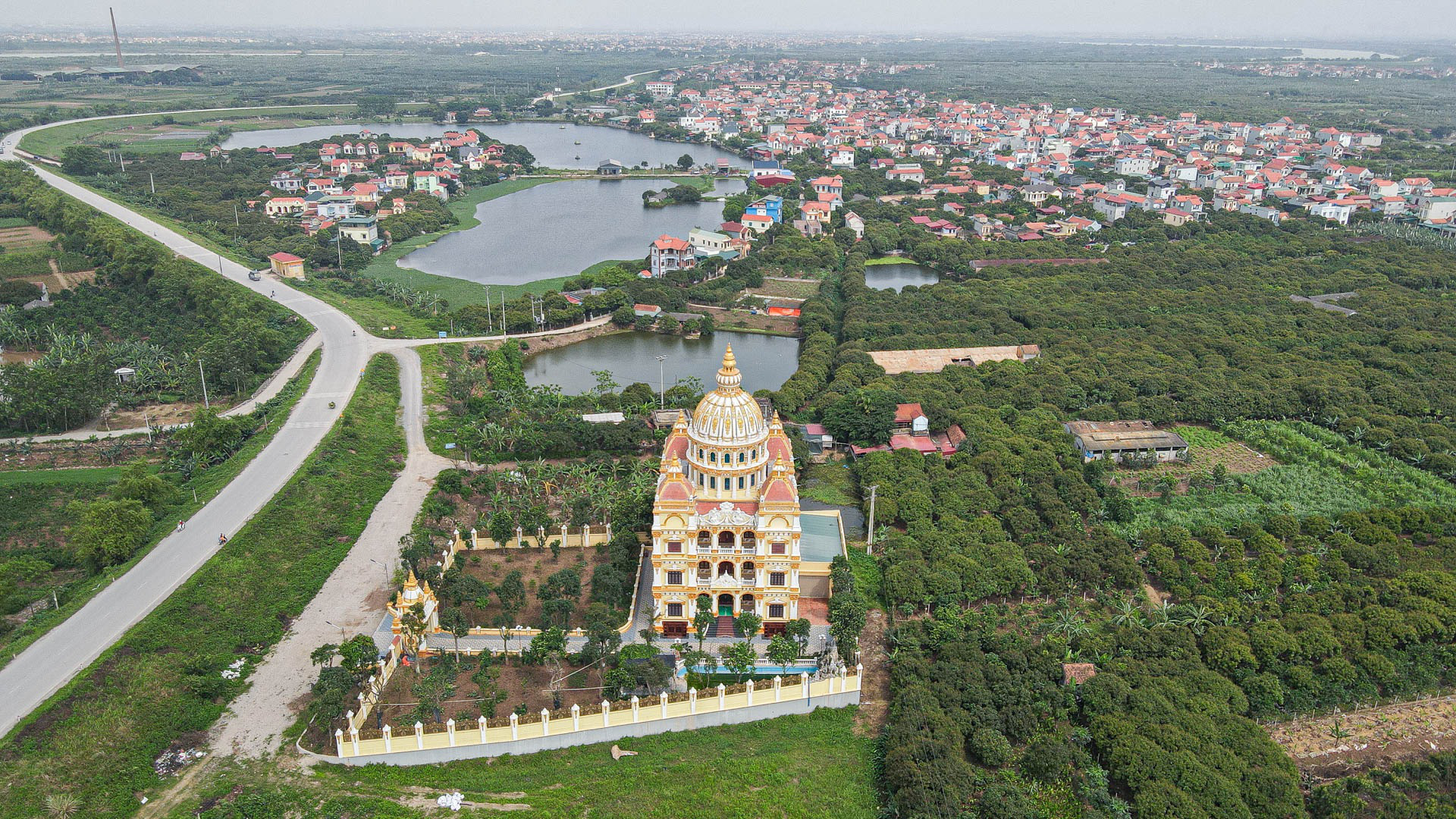 Lâu đài &quot;dát vàng&quot;, bên trong toàn nội thất đắt đỏ của đại gia ở Hưng Yên - Ảnh 14.