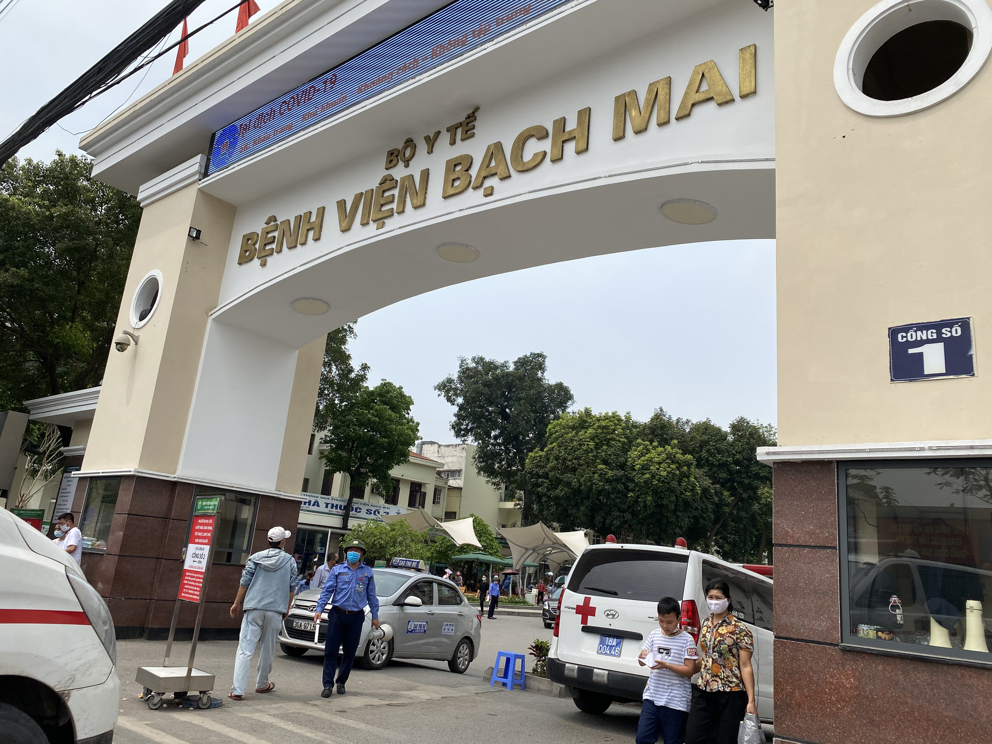 Nhiều người bệnh tin tưởng cắt amidan tại Bệnh viện Bạch Mai
