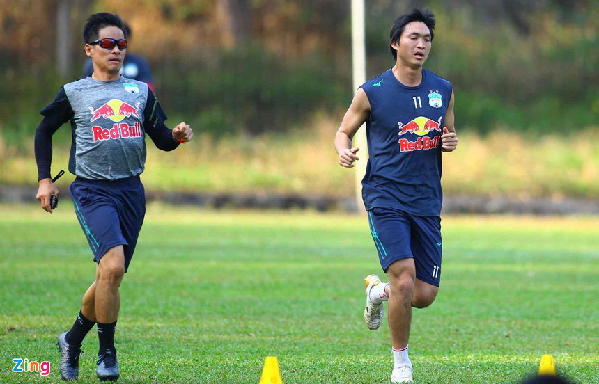 Tin sáng (15/4): HLV Kiatisak nhận tin cực vui về &quot;Ronaldinho Việt Nam&quot; - Ảnh 1.