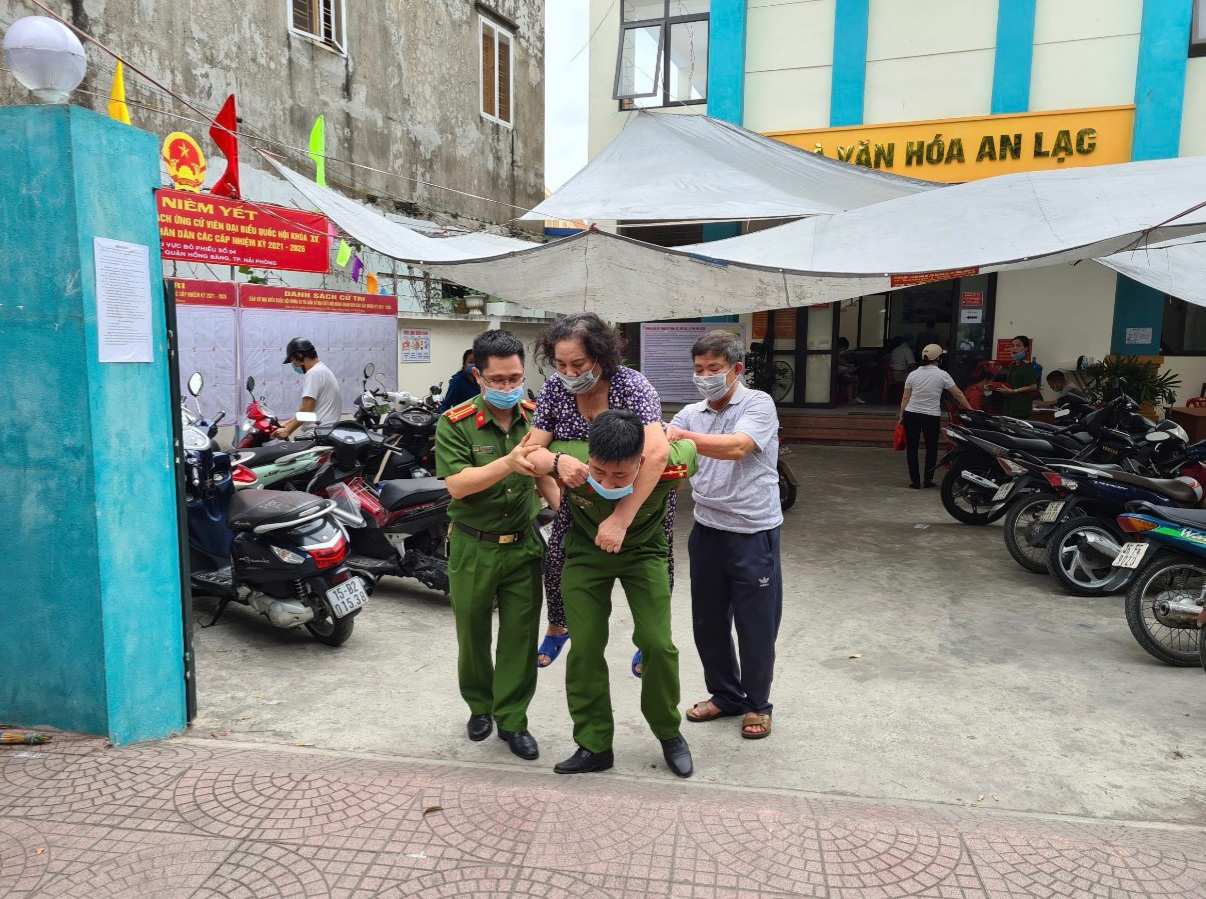 Cấp căn cước công dân ở Hải Phòng: Về nơi Công an xuyên đêm làm hết việc, không hết giờ - Ảnh 3.