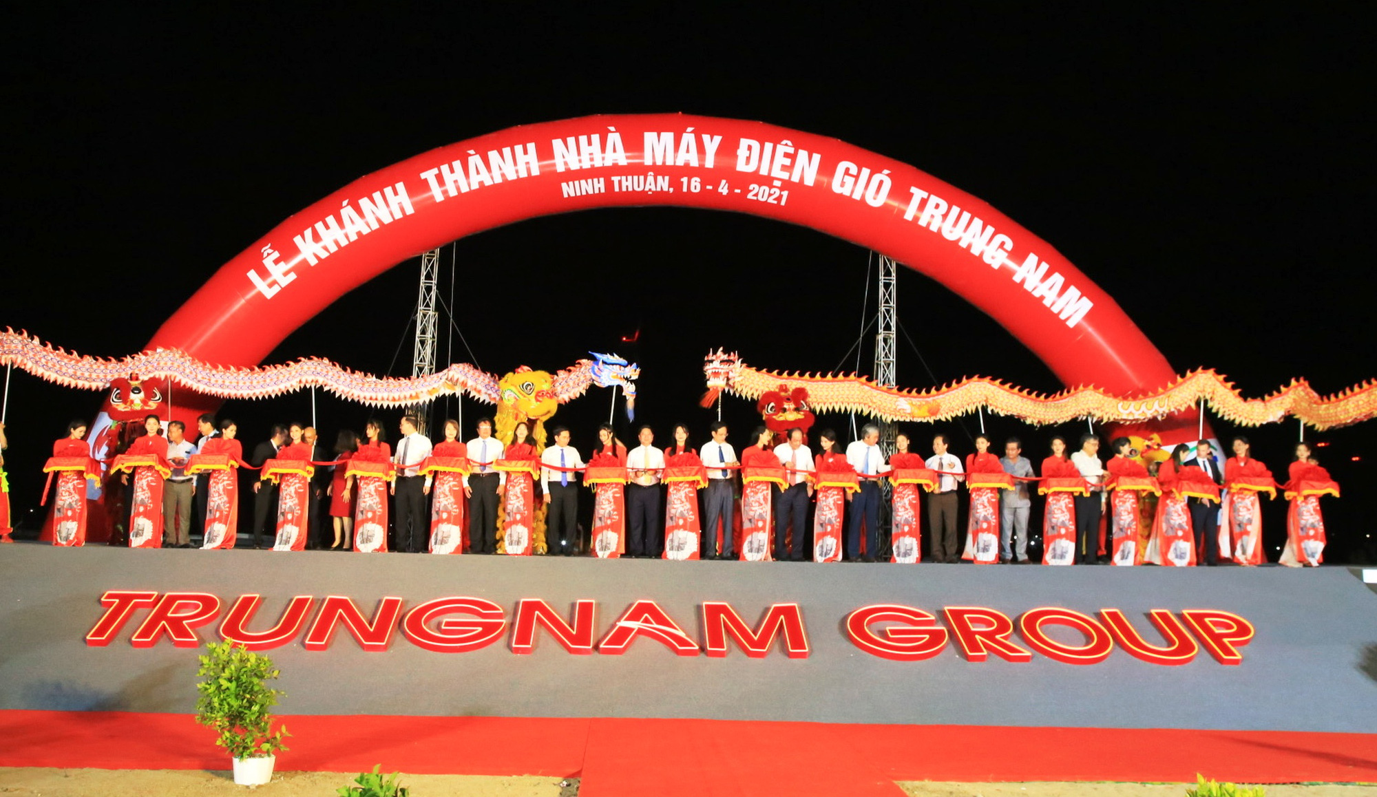 Ninh Thuận: Khánh thành nhà máy điện gió lớn nhất Việt Nam - Ảnh 2.