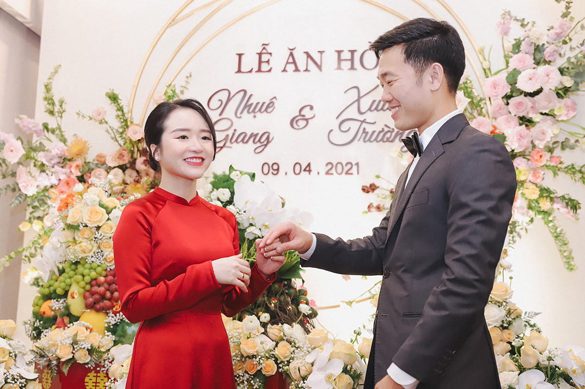 Loạt hình Xuân Trường và Nhệ Giang cứ “hở ra” là hôn nhau - Ảnh 9.