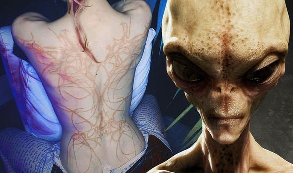 Bạn gái của Elon Musk để lộ hình xăm lạ liên quan tới người ngoài hành tinh - Ảnh 1.